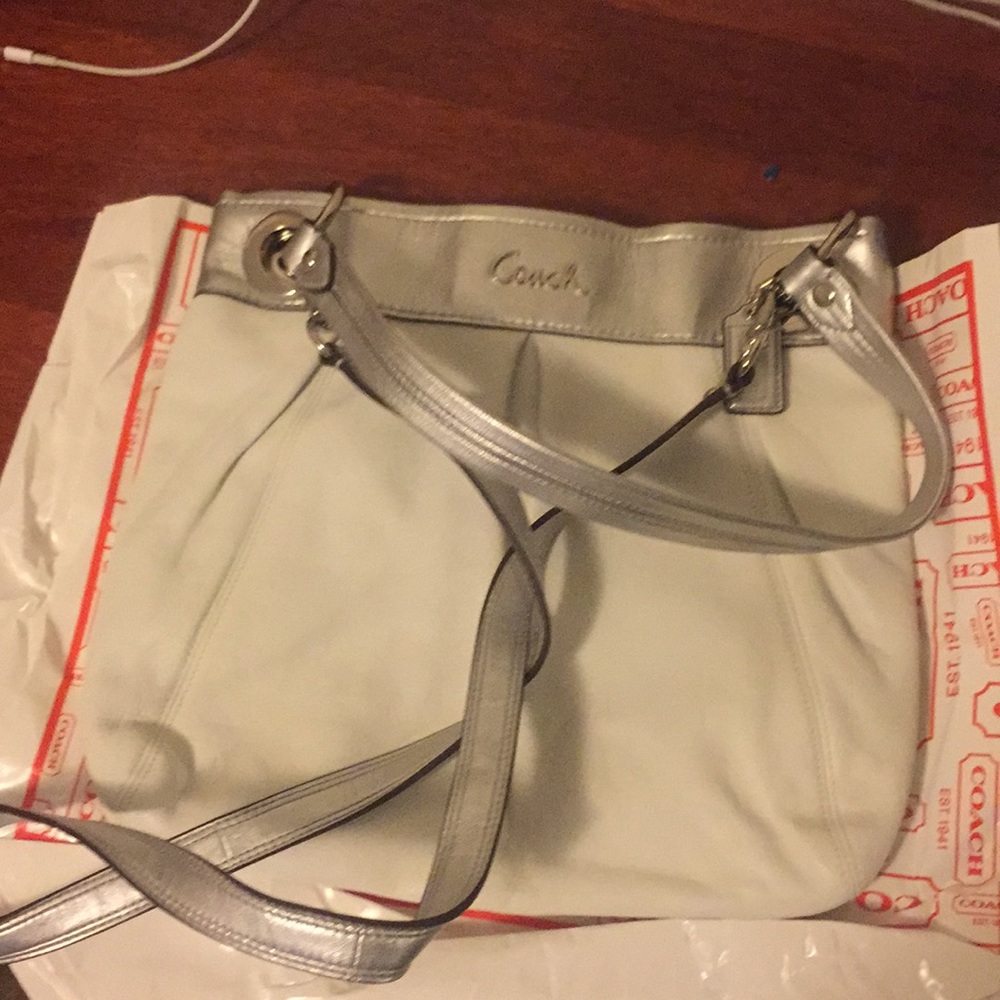 Purse really pretty new without tags